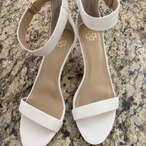 Ann Taylor New in Box Alaina Leather Ankle Strap Sandle 7.5 Cream